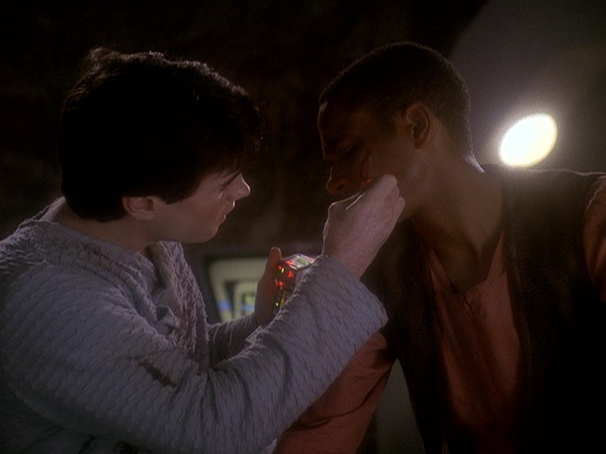extant_StarTrek_DS9_5x04-NorTheBattleToTheStrong_02872.jpg