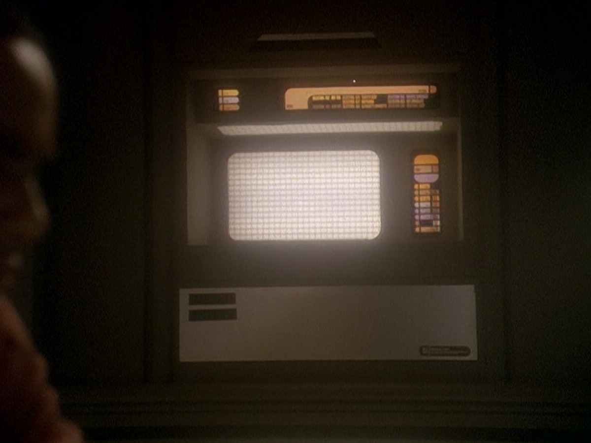 extant_StarTrek_DS9_5x04-NorTheBattleToTheStrong_02874.jpg