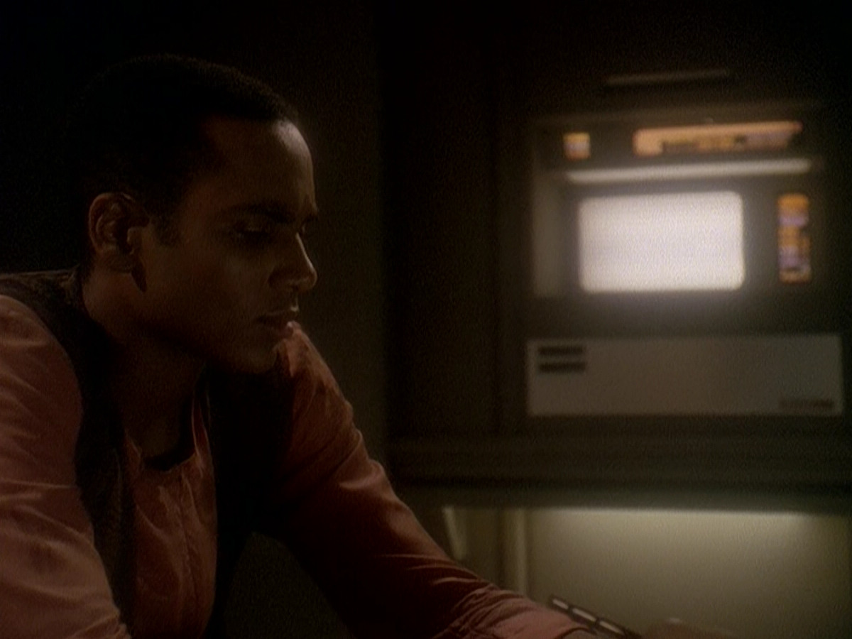 extant_StarTrek_DS9_5x04-NorTheBattleToTheStrong_02883.jpg