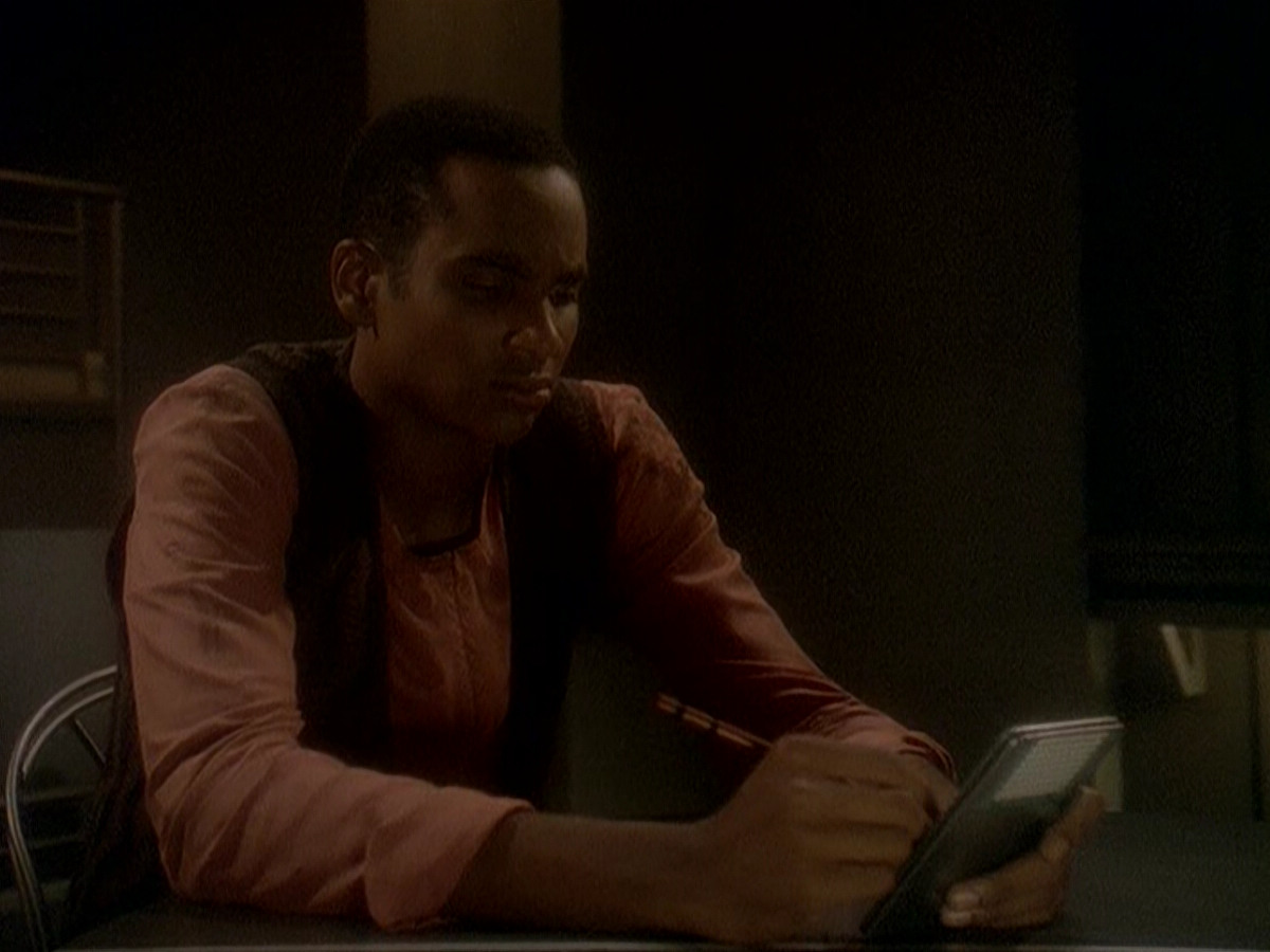 extant_StarTrek_DS9_5x04-NorTheBattleToTheStrong_02893.jpg