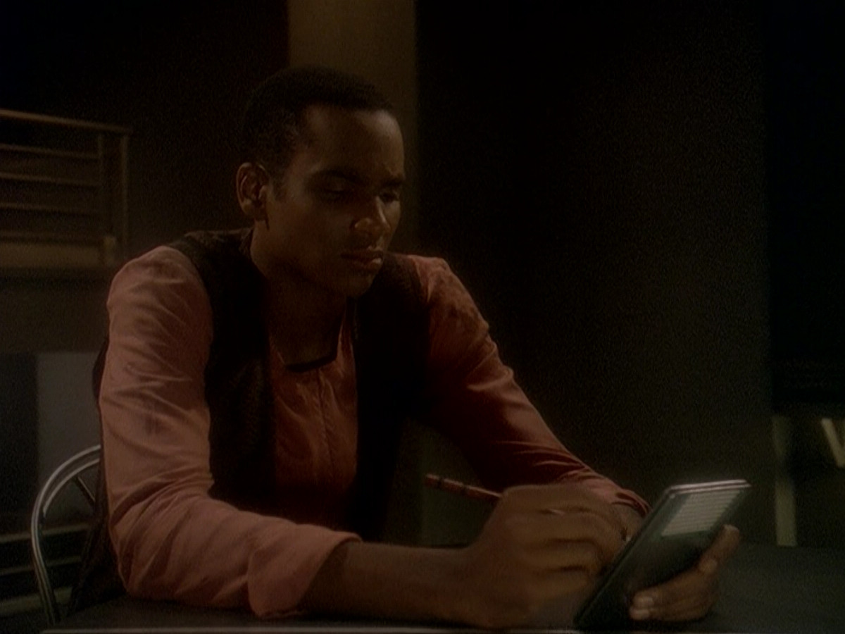 extant_StarTrek_DS9_5x04-NorTheBattleToTheStrong_02894.jpg