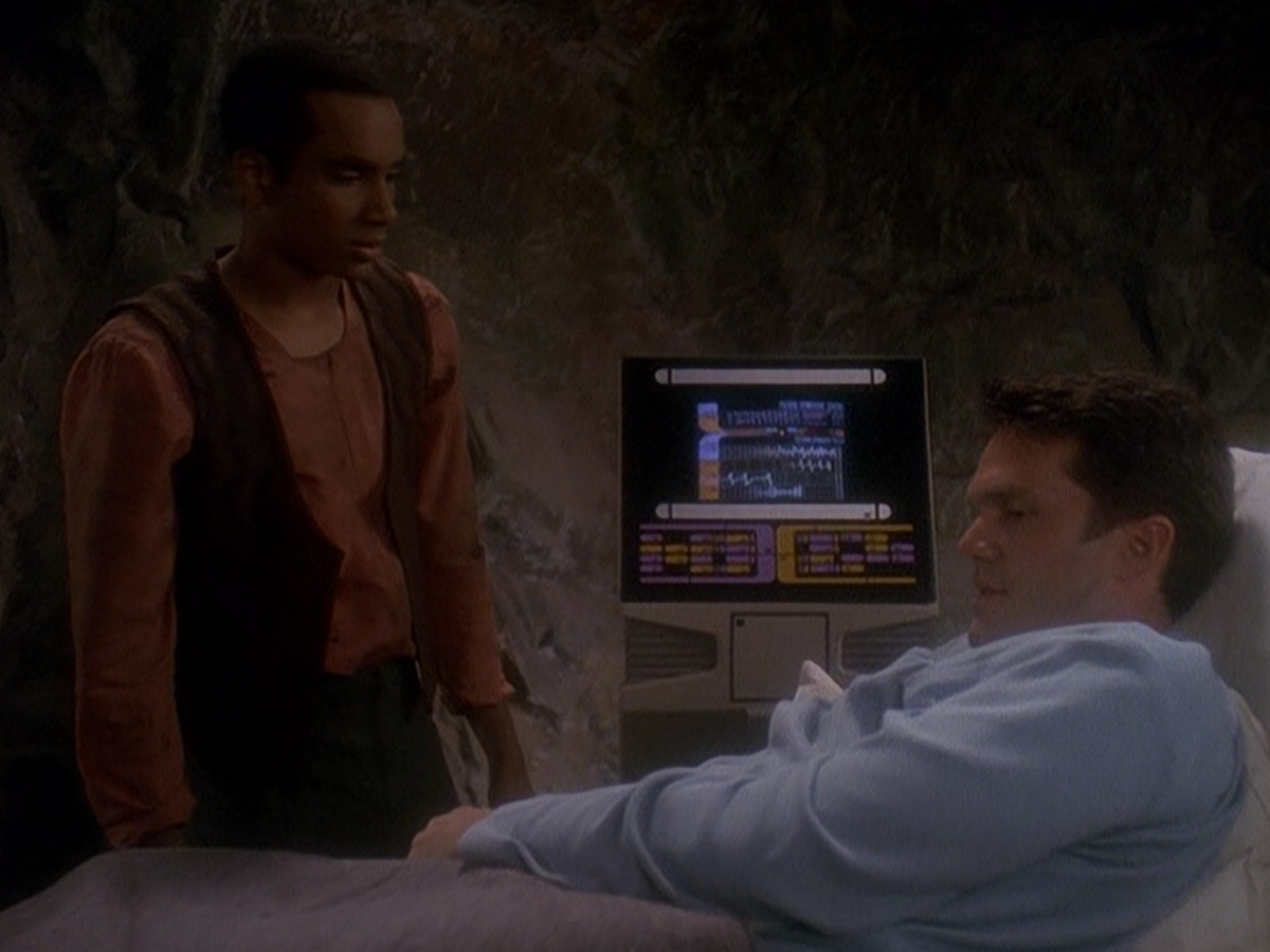 extant_StarTrek_DS9_5x04-NorTheBattleToTheStrong_02968.jpg