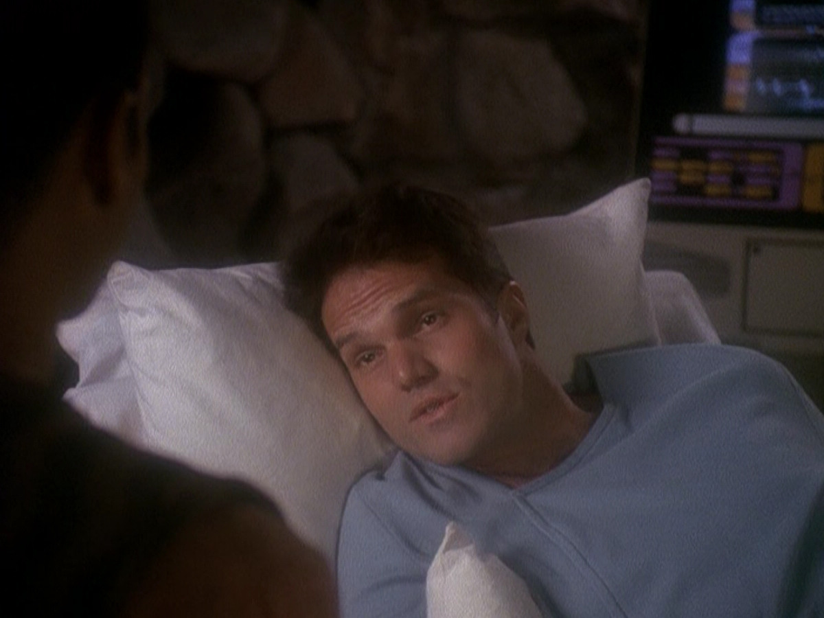extant_StarTrek_DS9_5x04-NorTheBattleToTheStrong_02975.jpg
