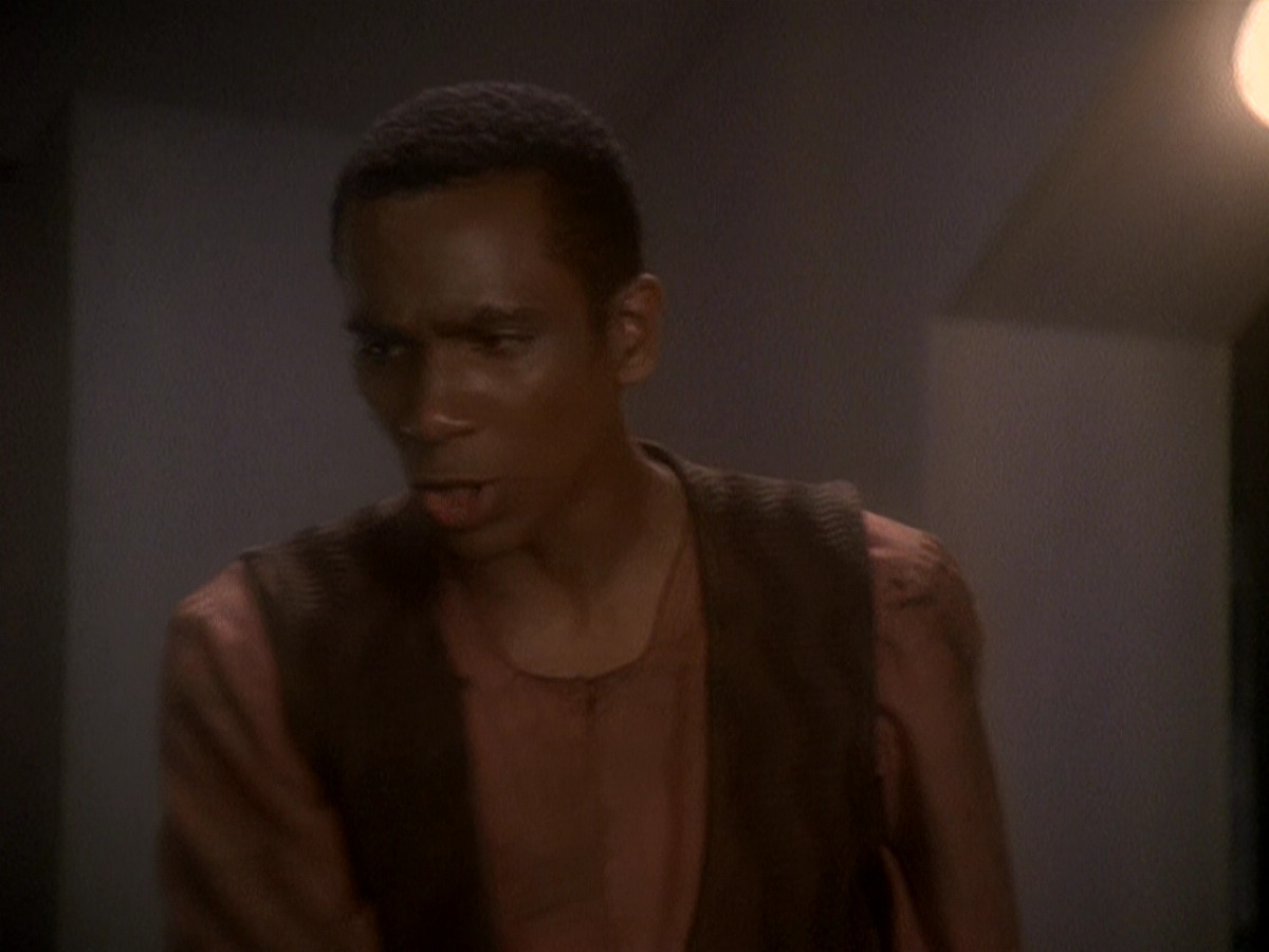 extant_StarTrek_DS9_5x04-NorTheBattleToTheStrong_03226.jpg