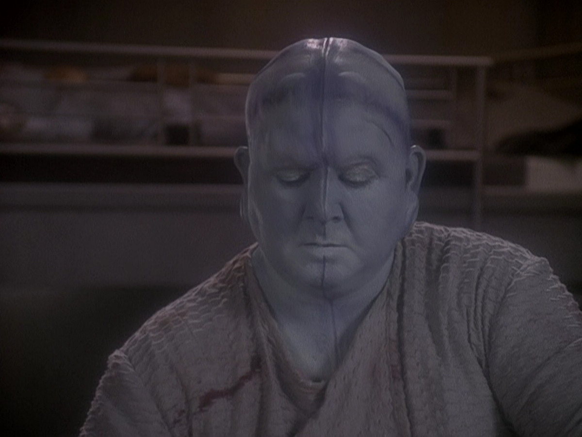 extant_StarTrek_DS9_5x04-NorTheBattleToTheStrong_03270.jpg