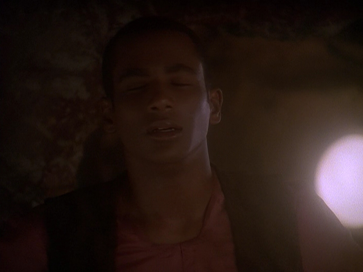 extant_StarTrek_DS9_5x04-NorTheBattleToTheStrong_03294.jpg