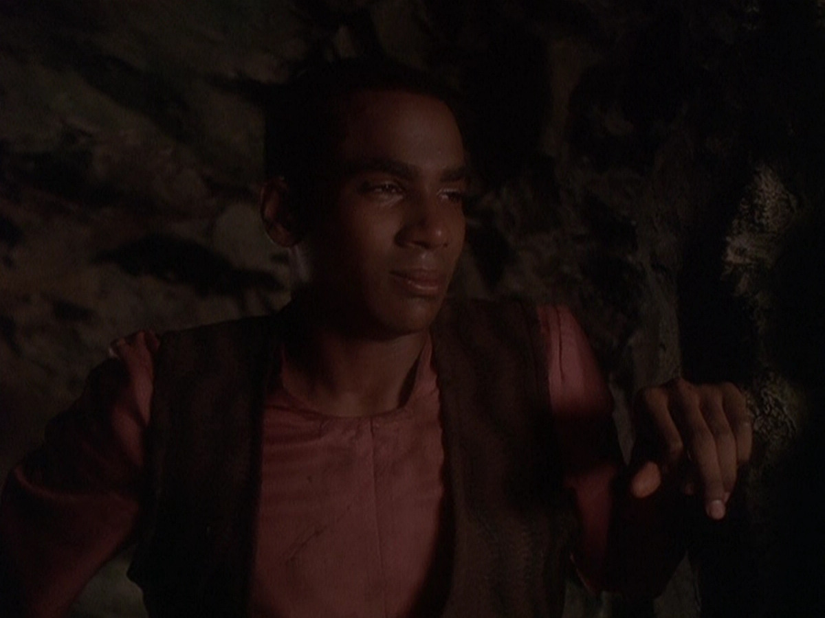 extant_StarTrek_DS9_5x04-NorTheBattleToTheStrong_03344.jpg