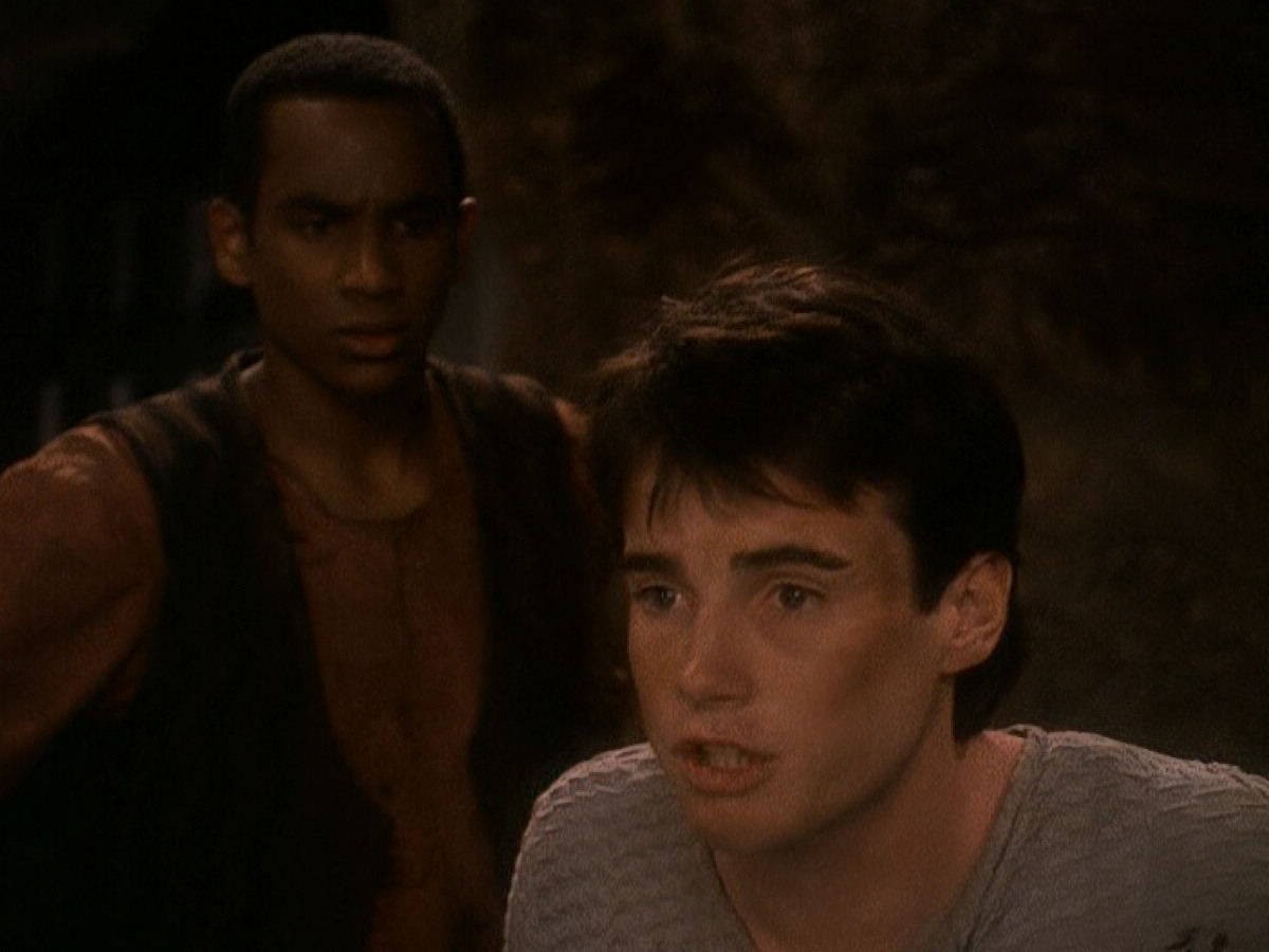 extant_StarTrek_DS9_5x04-NorTheBattleToTheStrong_03432.jpg
