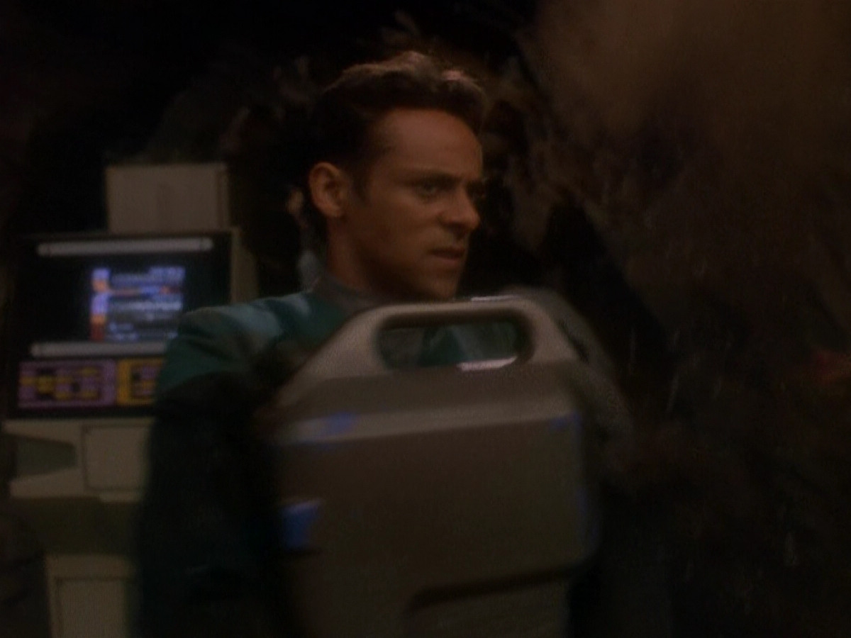 extant_StarTrek_DS9_5x04-NorTheBattleToTheStrong_03484.jpg