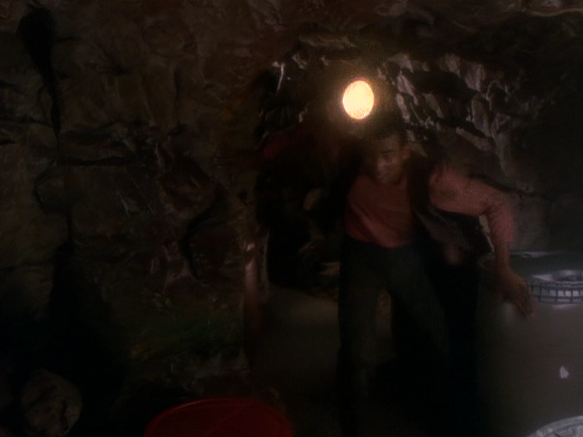 extant_StarTrek_DS9_5x04-NorTheBattleToTheStrong_03511.jpg