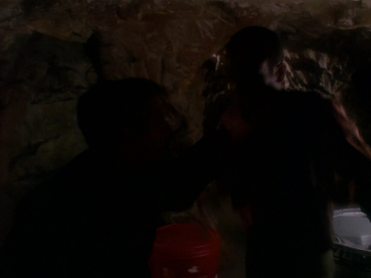 extant_StarTrek_DS9_5x04-NorTheBattleToTheStrong_03513.jpg