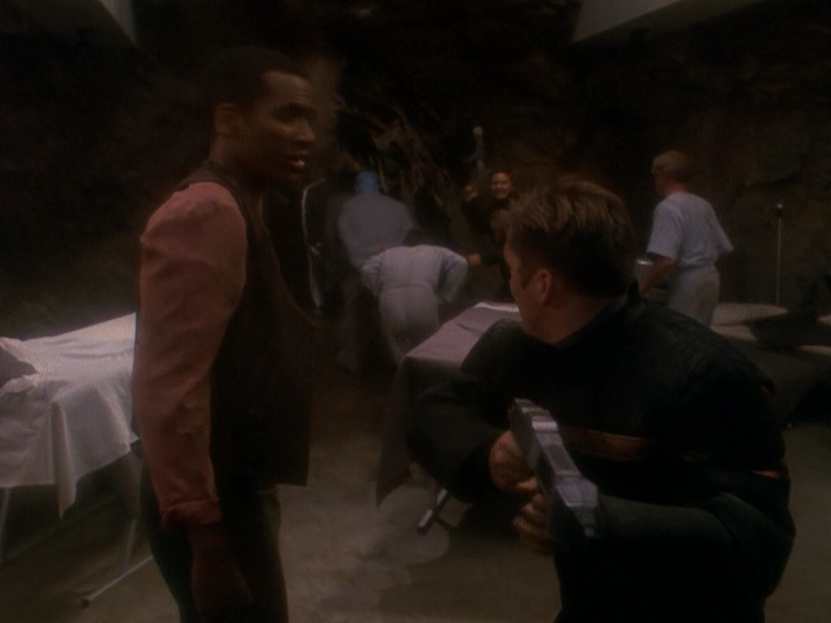extant_StarTrek_DS9_5x04-NorTheBattleToTheStrong_03521.jpg