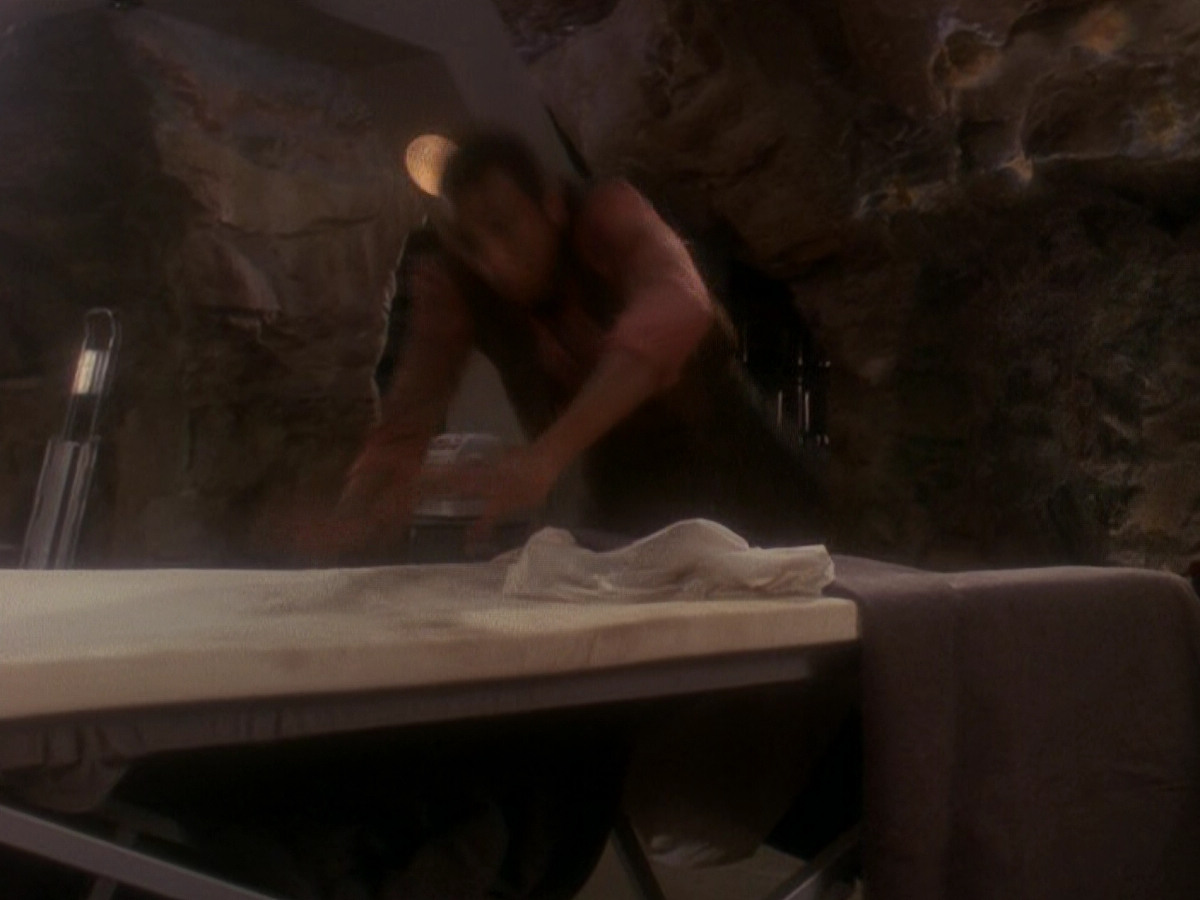 extant_StarTrek_DS9_5x04-NorTheBattleToTheStrong_03529.jpg