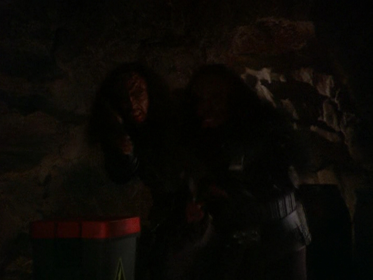 extant_StarTrek_DS9_5x04-NorTheBattleToTheStrong_03535.jpg