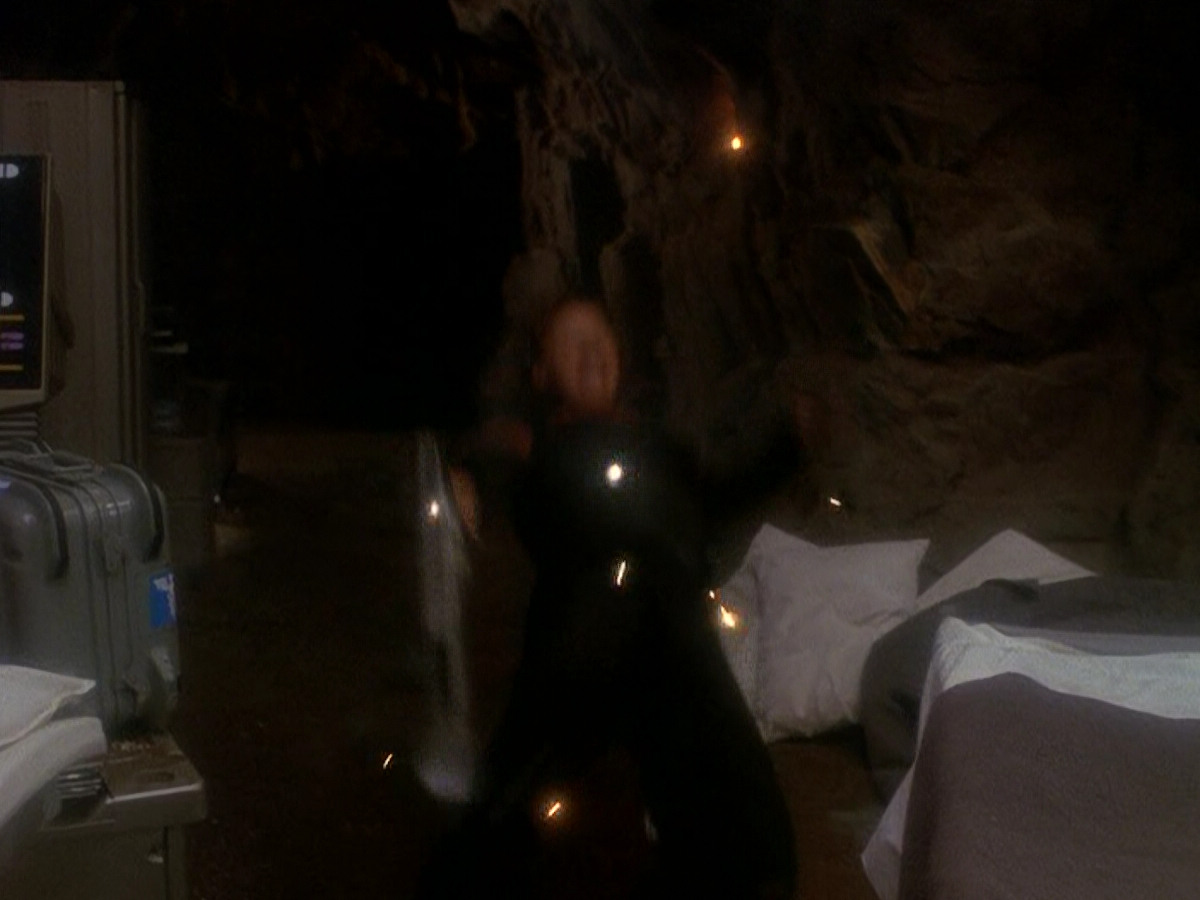 extant_StarTrek_DS9_5x04-NorTheBattleToTheStrong_03541.jpg