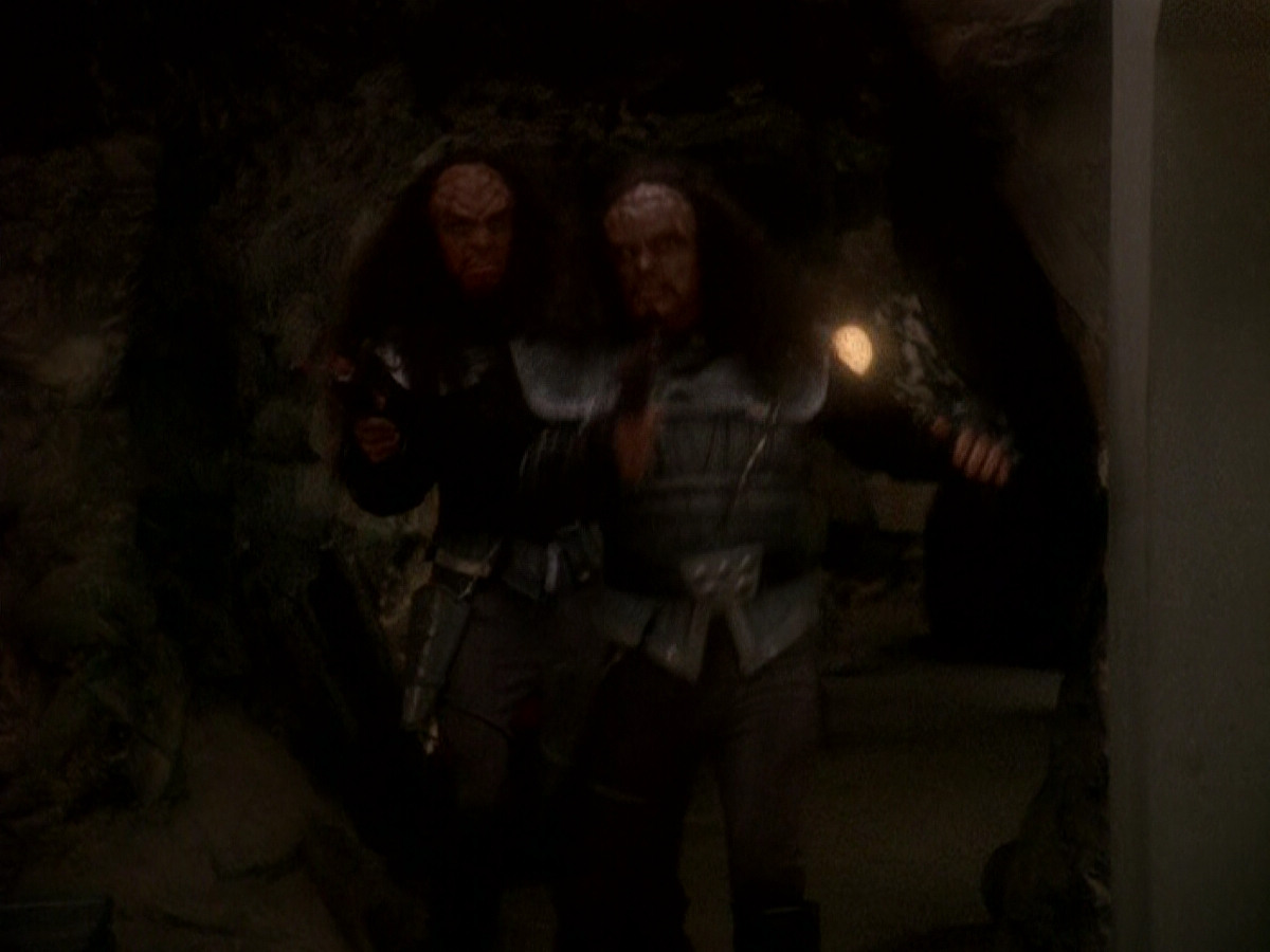extant_StarTrek_DS9_5x04-NorTheBattleToTheStrong_03543.jpg
