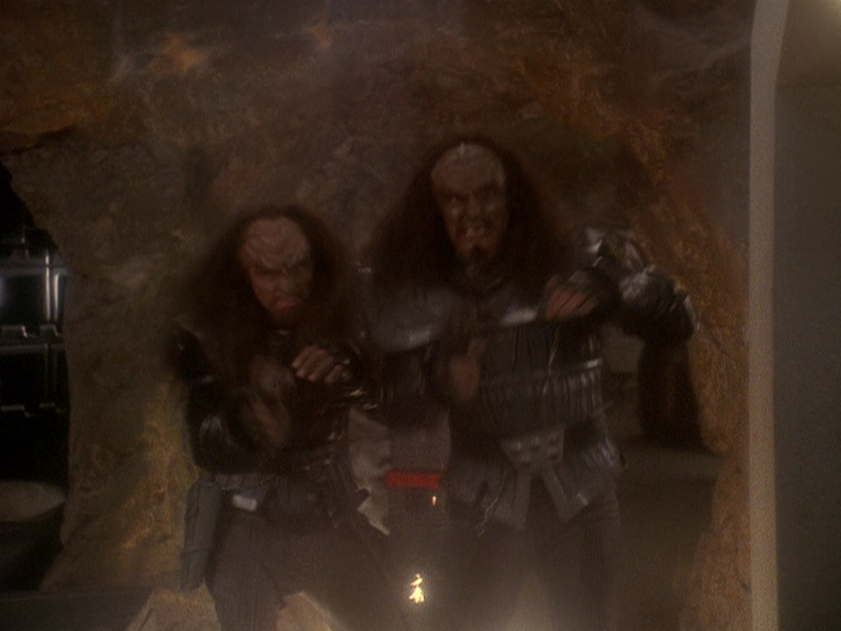 extant_StarTrek_DS9_5x04-NorTheBattleToTheStrong_03565.jpg