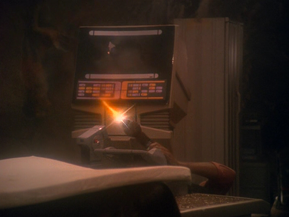 extant_StarTrek_DS9_5x04-NorTheBattleToTheStrong_03567.jpg