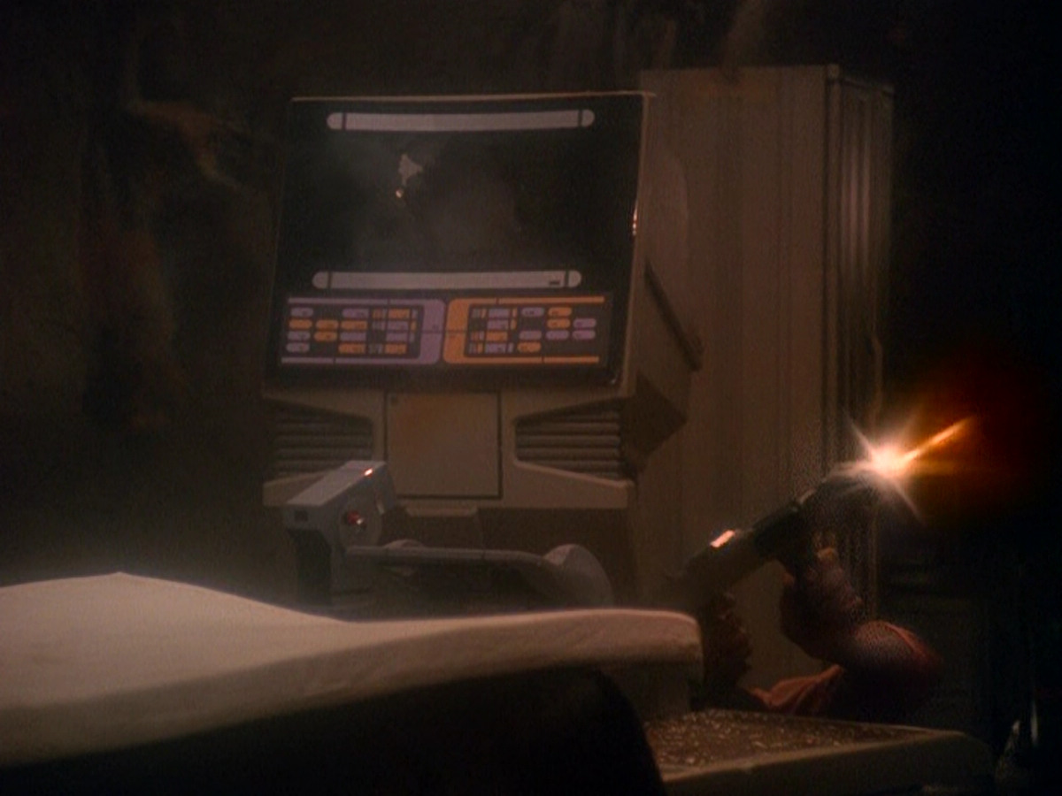extant_StarTrek_DS9_5x04-NorTheBattleToTheStrong_03568.jpg