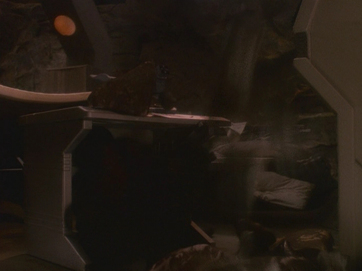 extant_StarTrek_DS9_5x04-NorTheBattleToTheStrong_03572.jpg