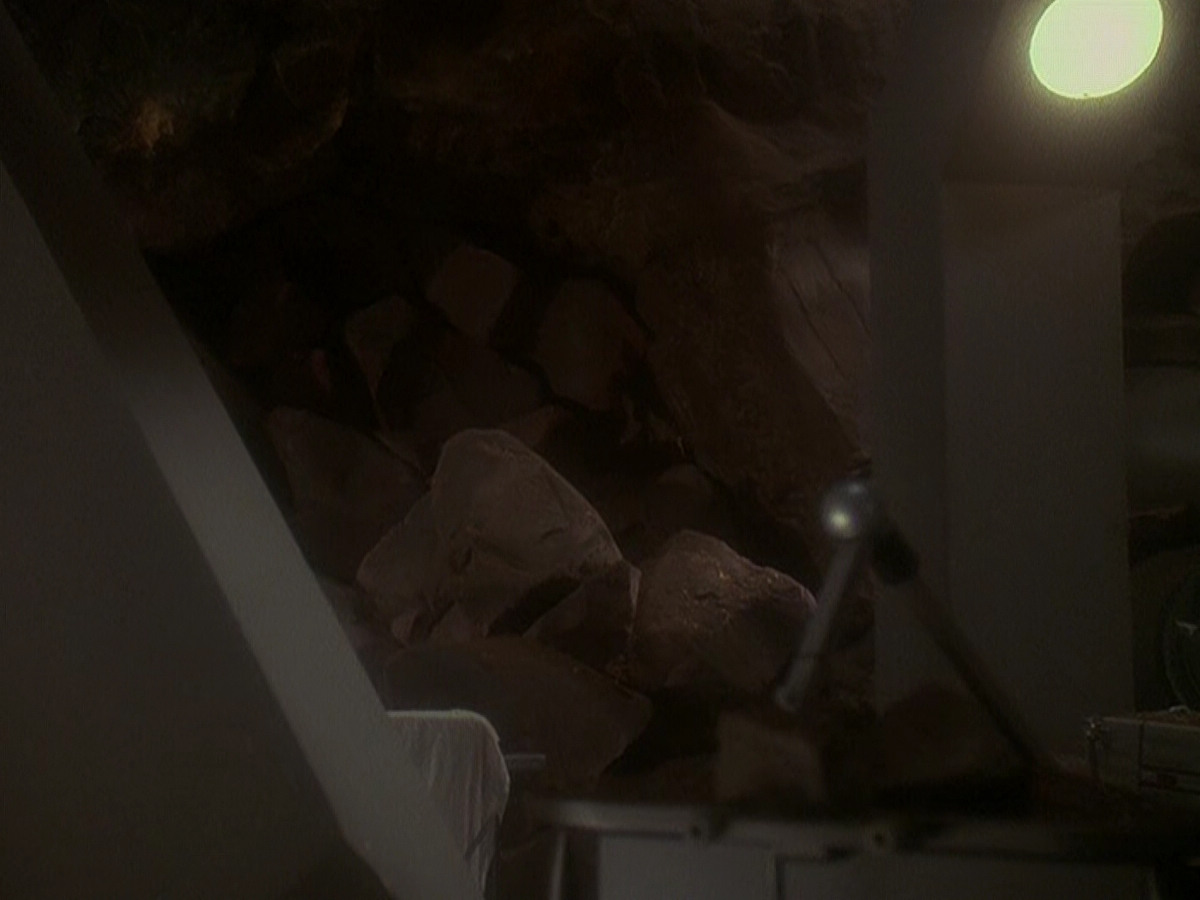 extant_StarTrek_DS9_5x04-NorTheBattleToTheStrong_03583.jpg