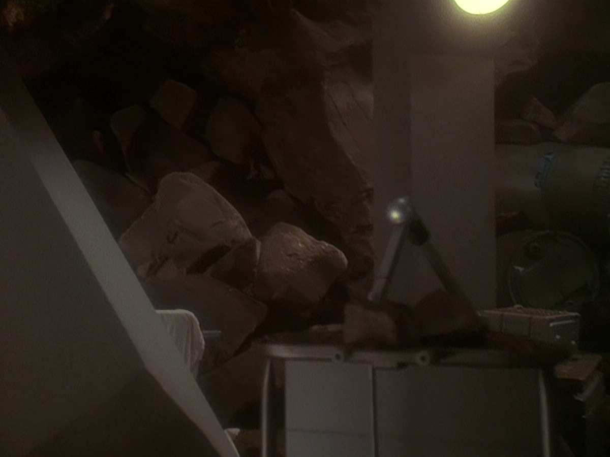 extant_StarTrek_DS9_5x04-NorTheBattleToTheStrong_03585.jpg