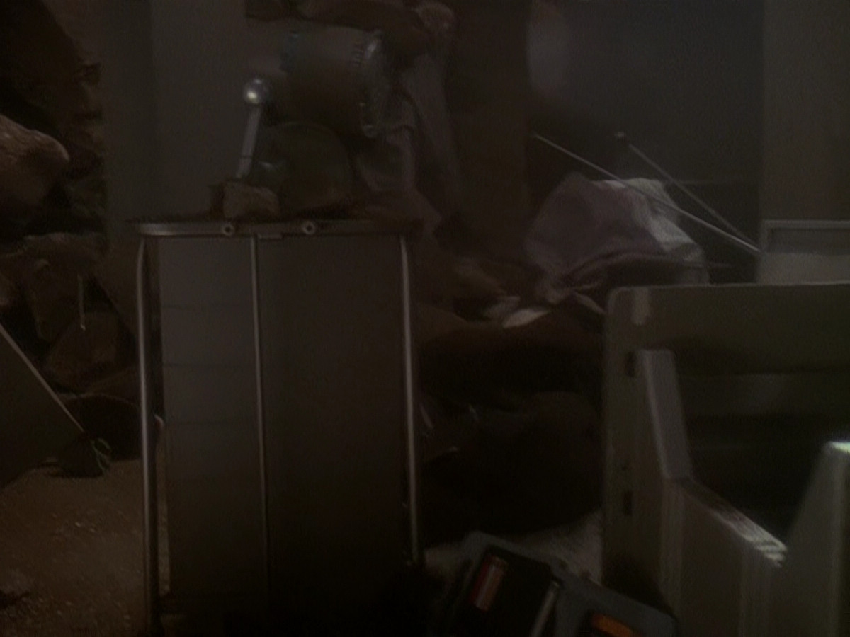 extant_StarTrek_DS9_5x04-NorTheBattleToTheStrong_03588.jpg