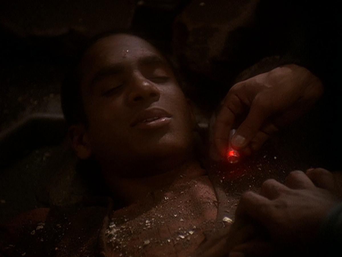 extant_StarTrek_DS9_5x04-NorTheBattleToTheStrong_03604.jpg