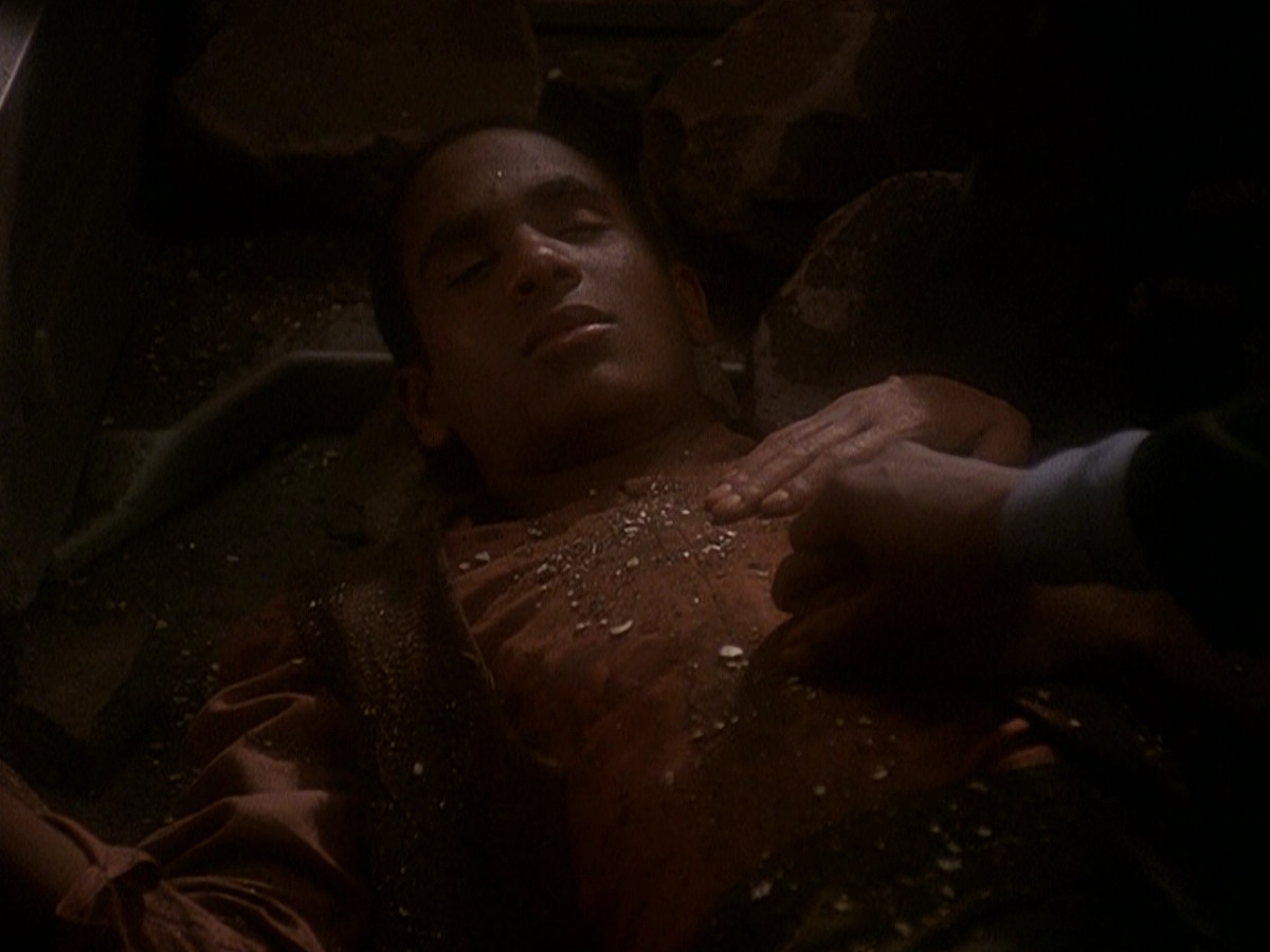 extant_StarTrek_DS9_5x04-NorTheBattleToTheStrong_03636.jpg