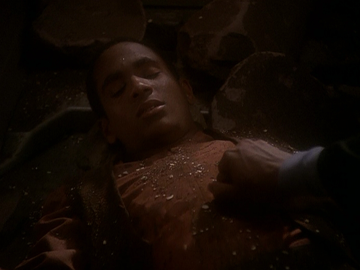 extant_StarTrek_DS9_5x04-NorTheBattleToTheStrong_03643.jpg