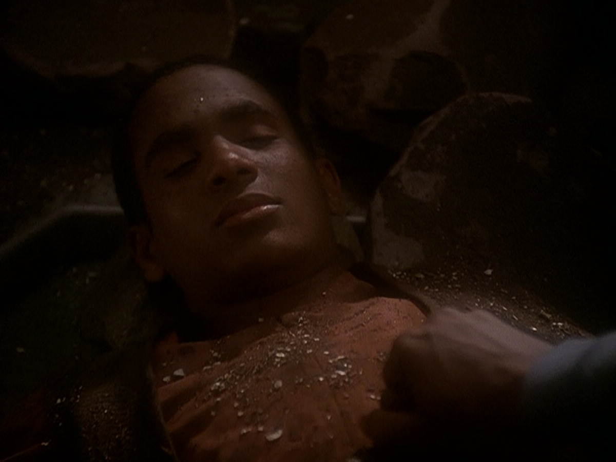 extant_StarTrek_DS9_5x04-NorTheBattleToTheStrong_03647.jpg