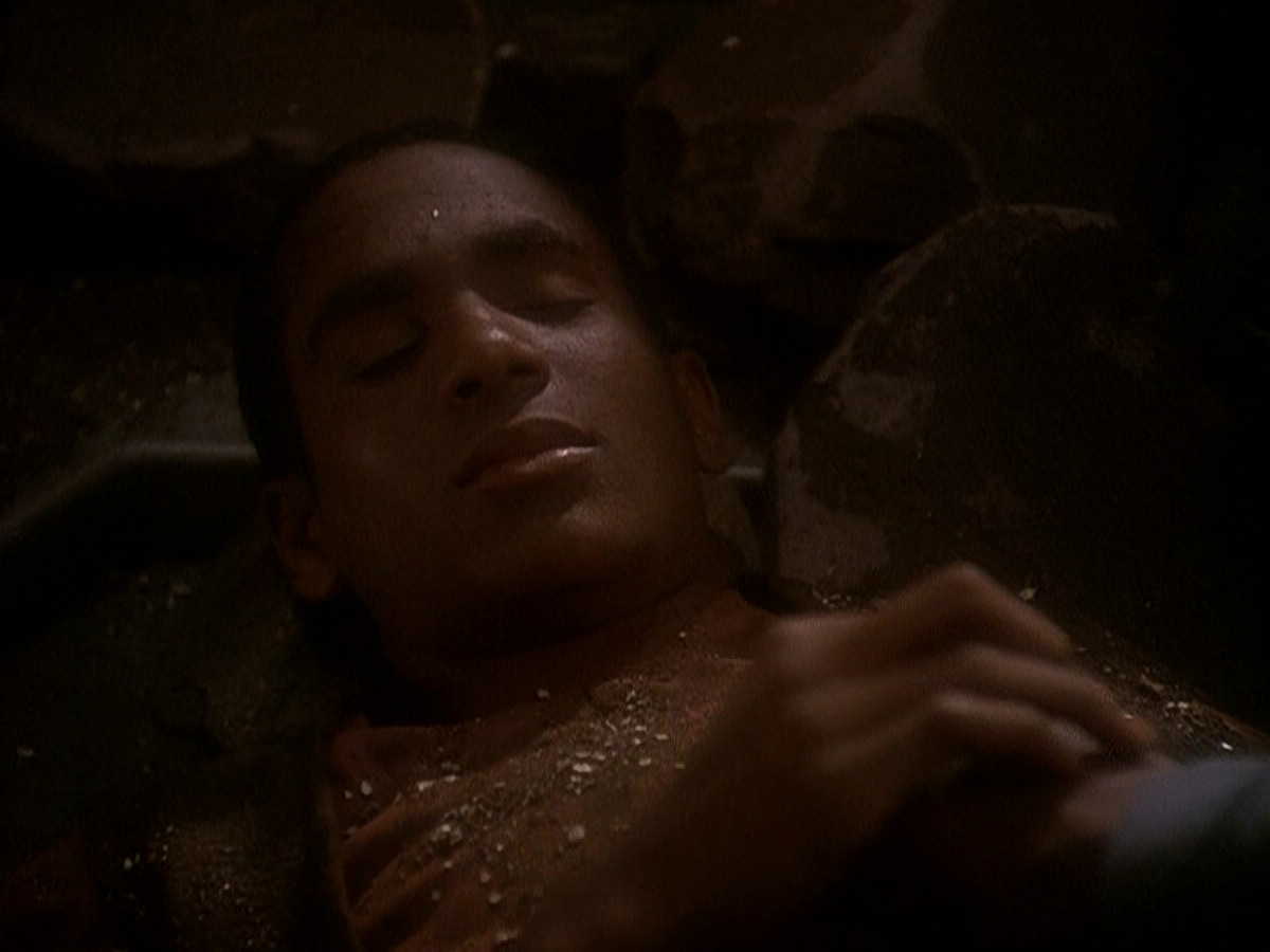 extant_StarTrek_DS9_5x04-NorTheBattleToTheStrong_03648.jpg