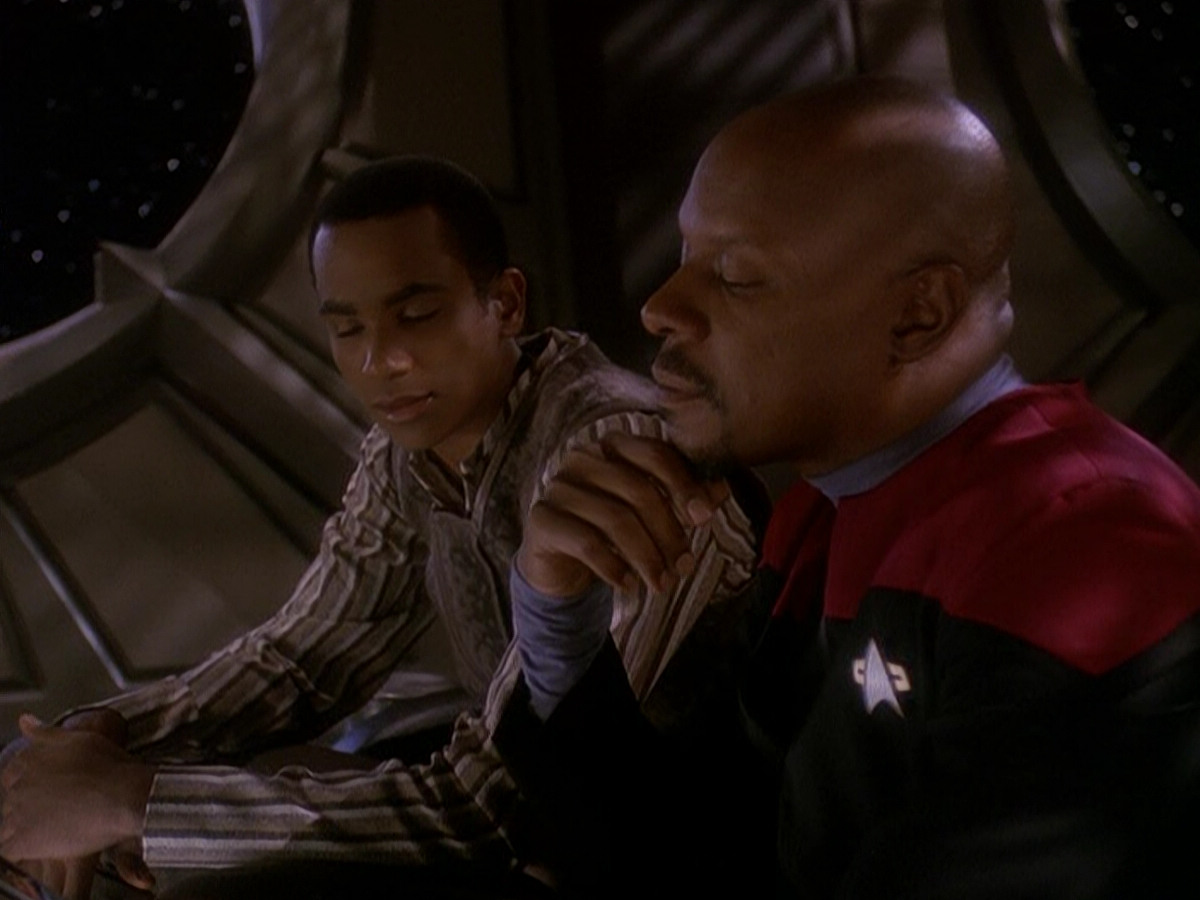 extant_StarTrek_DS9_5x04-NorTheBattleToTheStrong_03701.jpg