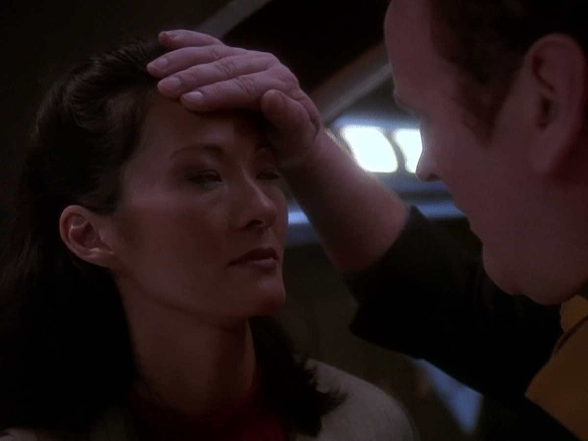 extant_StarTrek_DS9_5x05-TheAssignment_00480.jpg