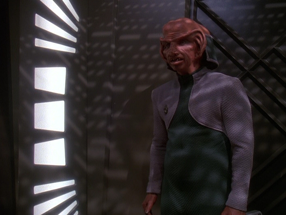 extant_StarTrek_DS9_5x05-TheAssignment_01043.jpg