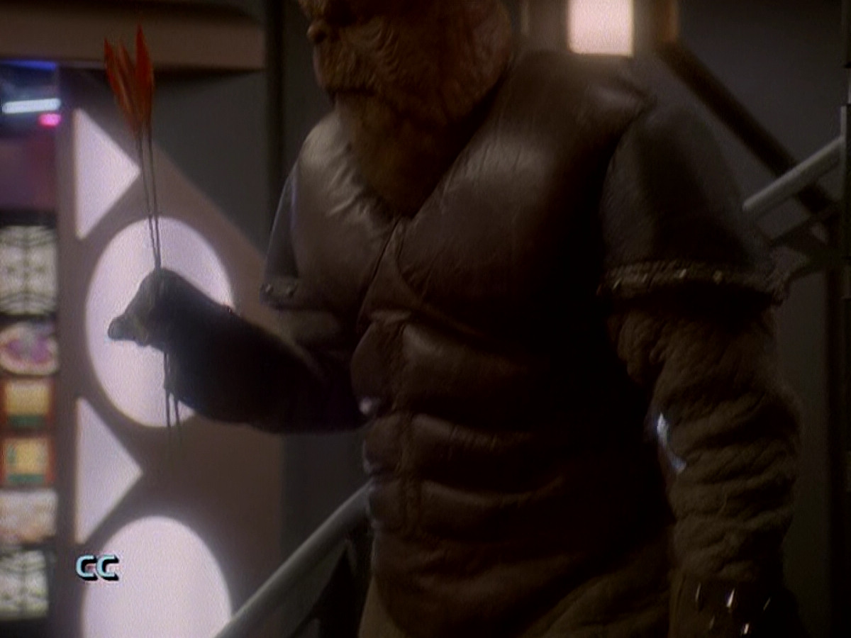 extant_StarTrek_DS9_5x07-LetHeWhoIsWithoutSin_00007.jpg
