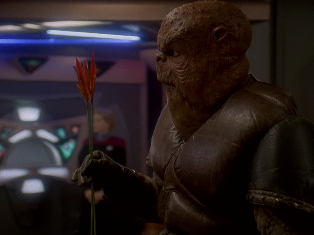 extant_StarTrek_DS9_5x07-LetHeWhoIsWithoutSin_00009.jpg