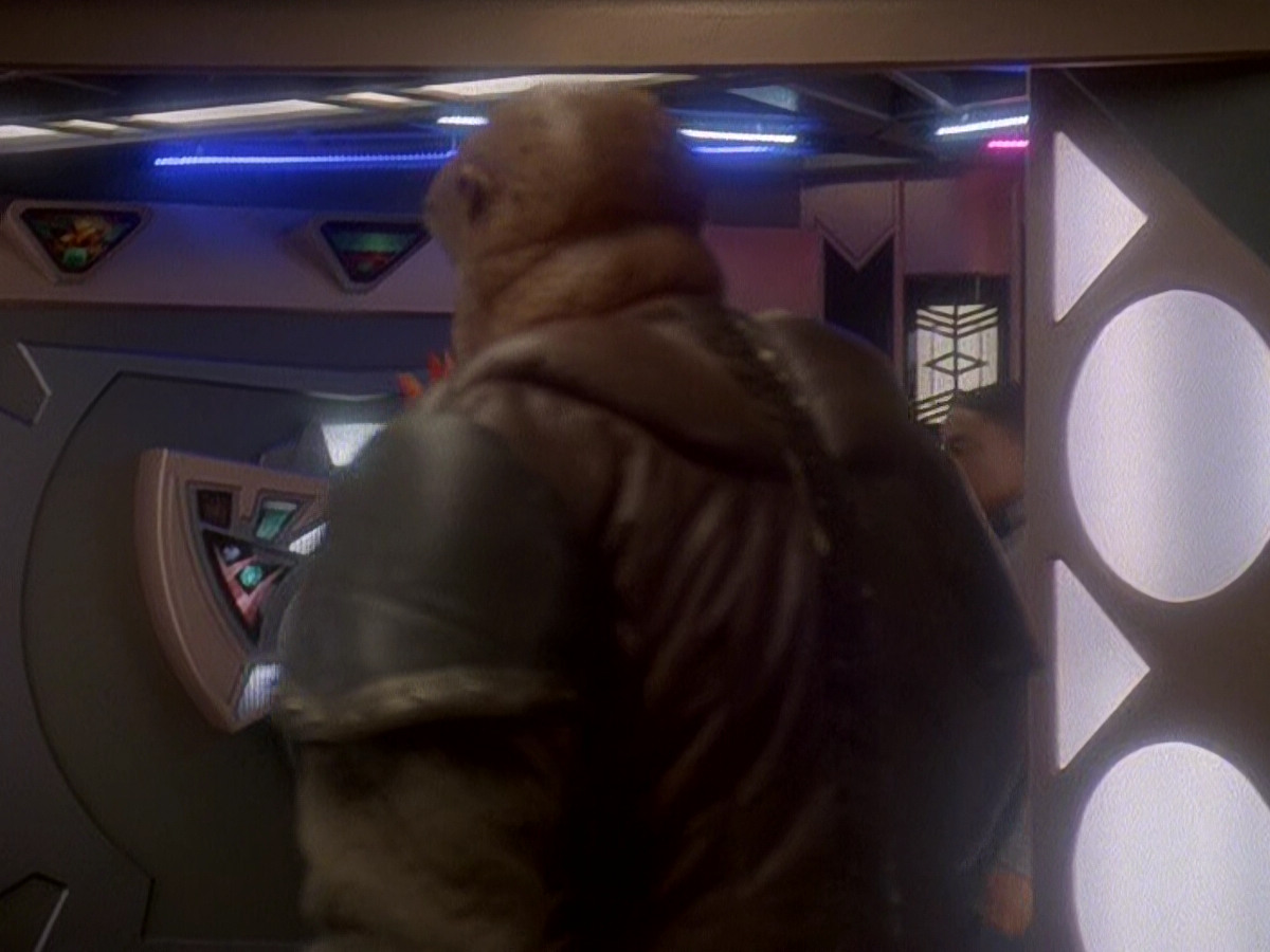 extant_StarTrek_DS9_5x07-LetHeWhoIsWithoutSin_00011.jpg