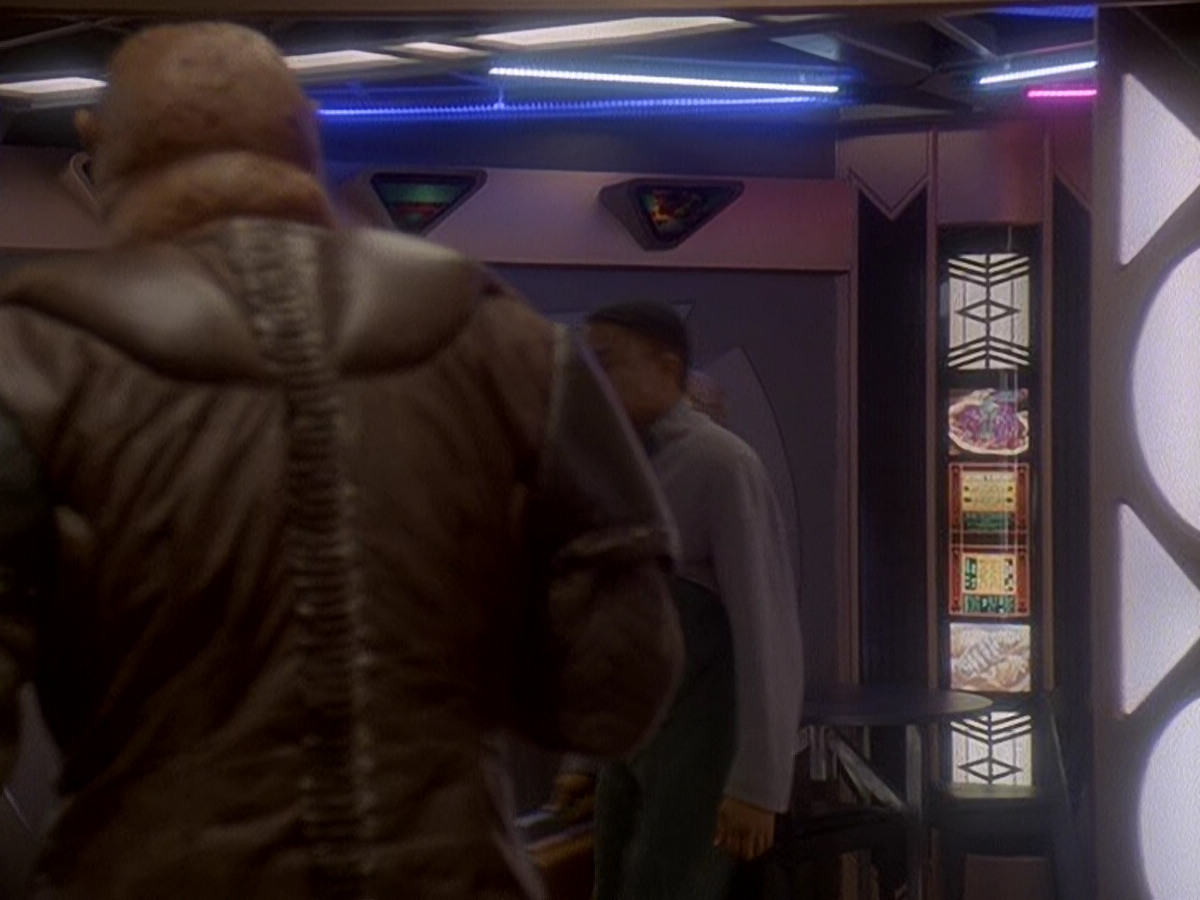 extant_StarTrek_DS9_5x07-LetHeWhoIsWithoutSin_00012.jpg