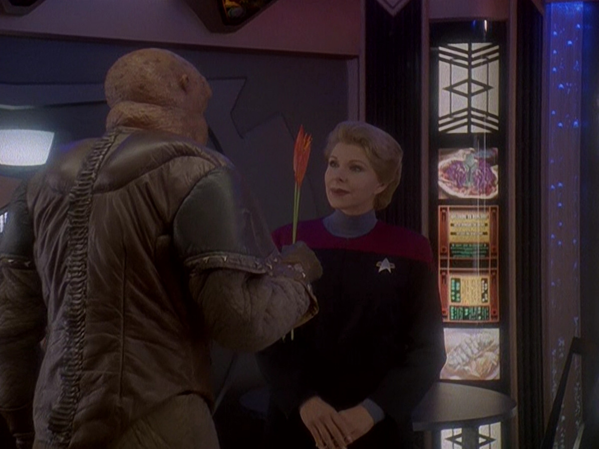 extant_StarTrek_DS9_5x07-LetHeWhoIsWithoutSin_00018.jpg