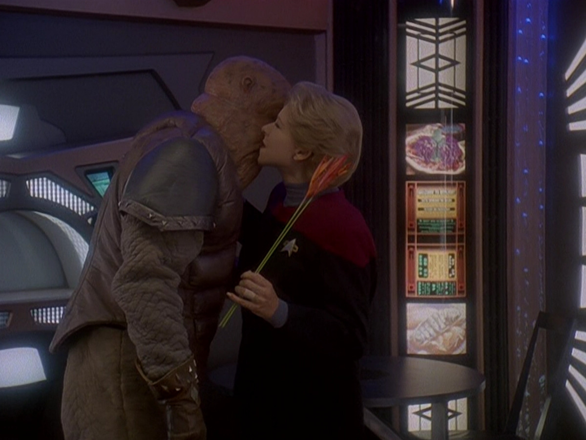extant_StarTrek_DS9_5x07-LetHeWhoIsWithoutSin_00022.jpg