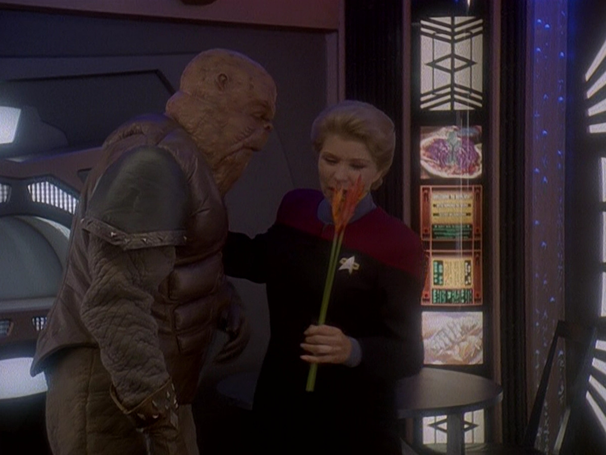 extant_StarTrek_DS9_5x07-LetHeWhoIsWithoutSin_00023.jpg