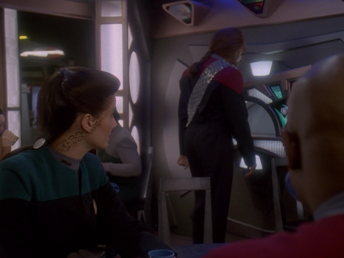 extant_StarTrek_DS9_5x07-LetHeWhoIsWithoutSin_00172.jpg