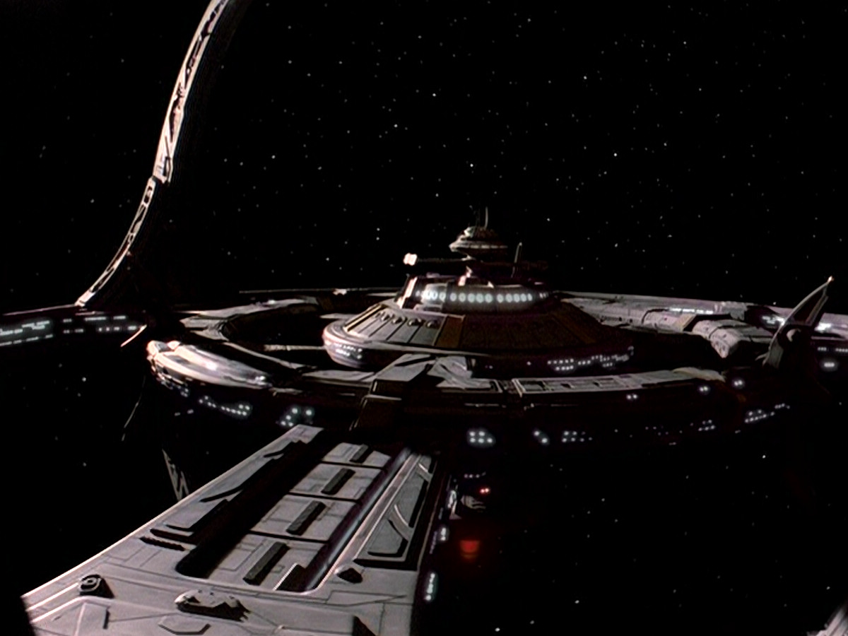 extant_StarTrek_DS9_5x07-LetHeWhoIsWithoutSin_00375.jpg