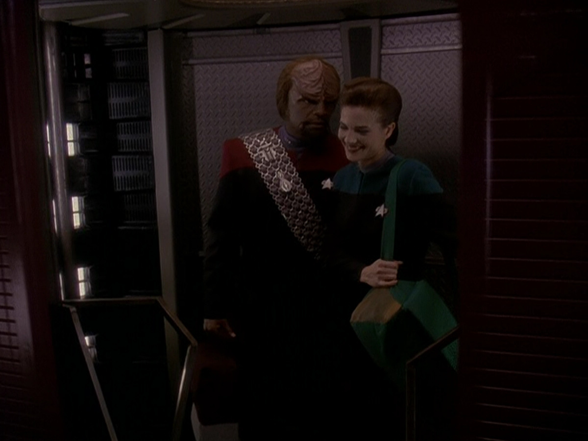 extant_StarTrek_DS9_5x07-LetHeWhoIsWithoutSin_00408.jpg