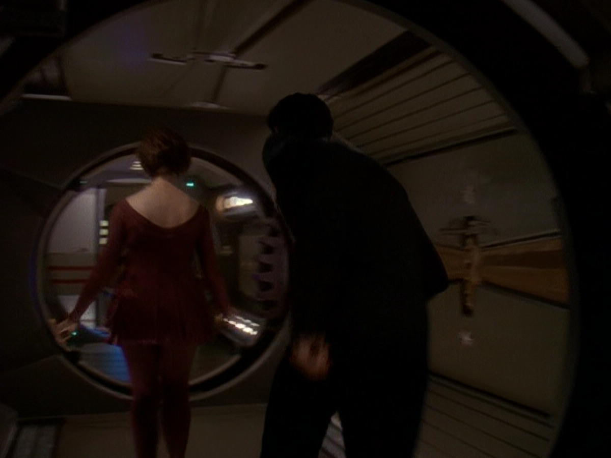 extant_StarTrek_DS9_5x07-LetHeWhoIsWithoutSin_00449.jpg