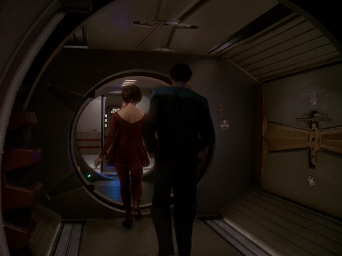 extant_StarTrek_DS9_5x07-LetHeWhoIsWithoutSin_00450.jpg