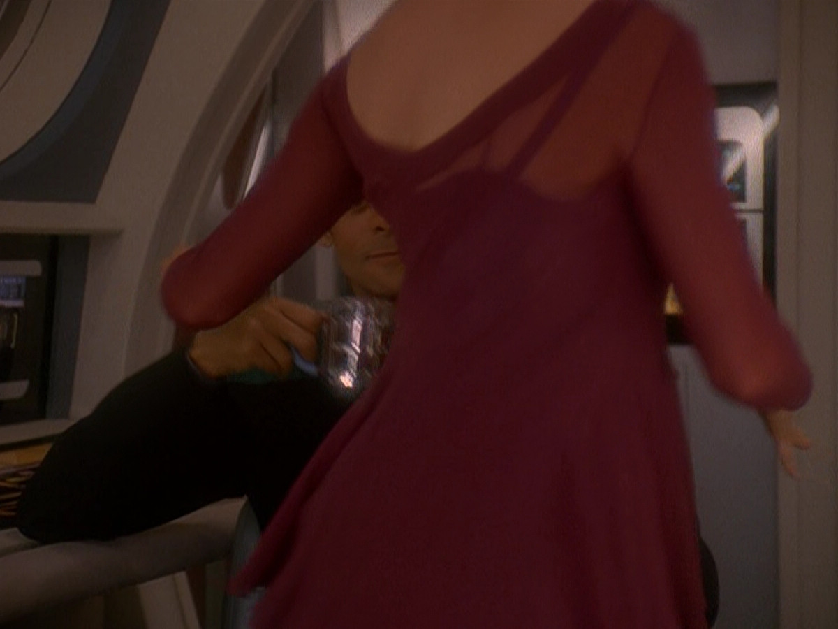 extant_StarTrek_DS9_5x07-LetHeWhoIsWithoutSin_00685.jpg