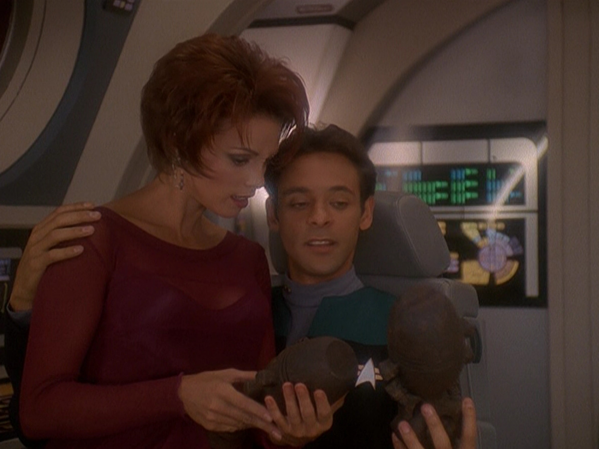 extant_StarTrek_DS9_5x07-LetHeWhoIsWithoutSin_00753.jpg