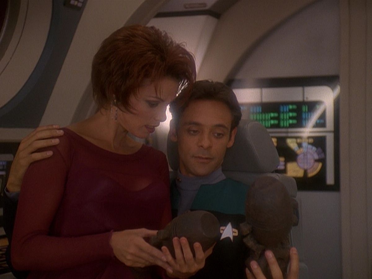extant_StarTrek_DS9_5x07-LetHeWhoIsWithoutSin_00754.jpg